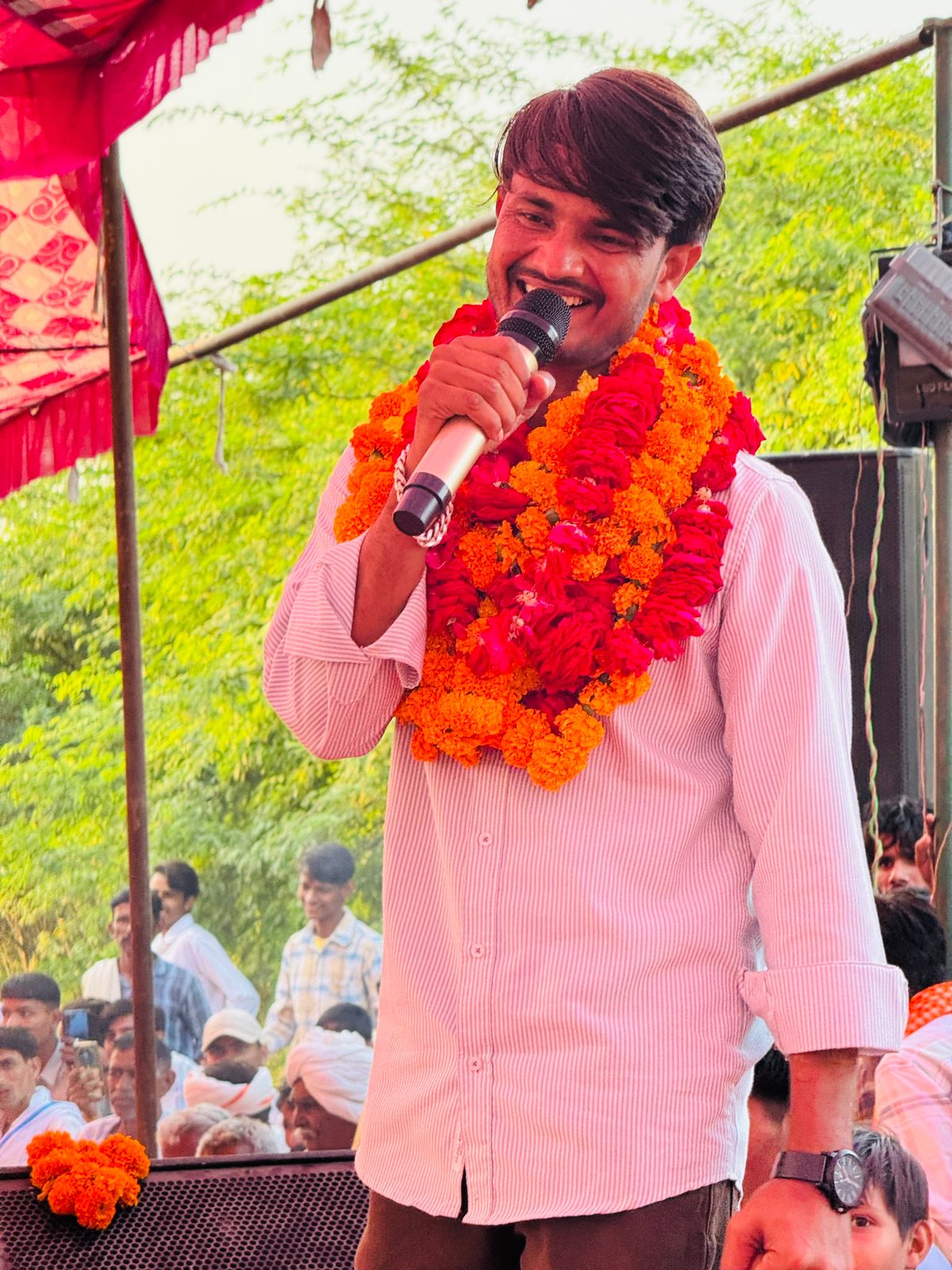 Garlanded on Stage